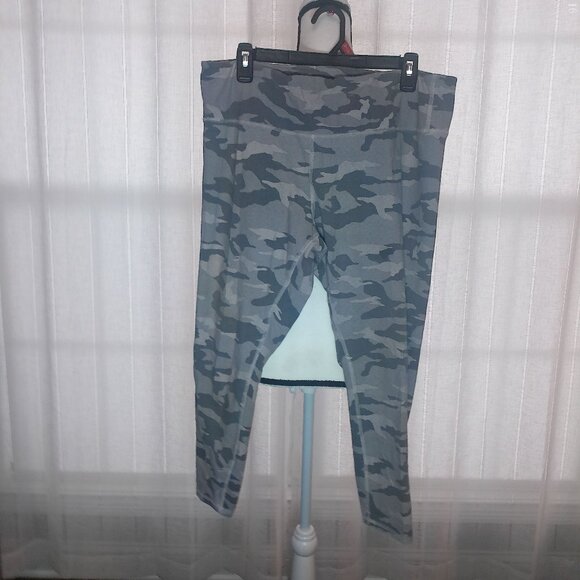 PHILOSOPHY Camo Gray Capri Legging 1X - Picture 1 of 6
